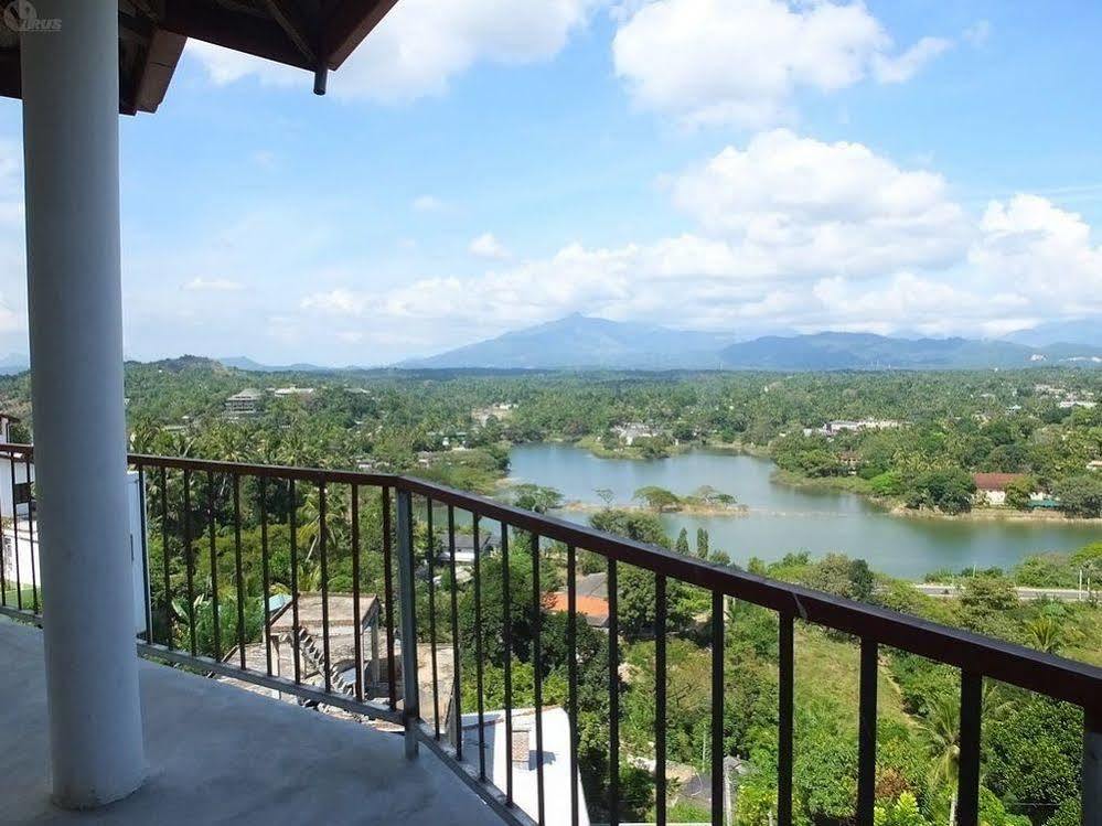 Villa Arunalu Канди Екстериор снимка
